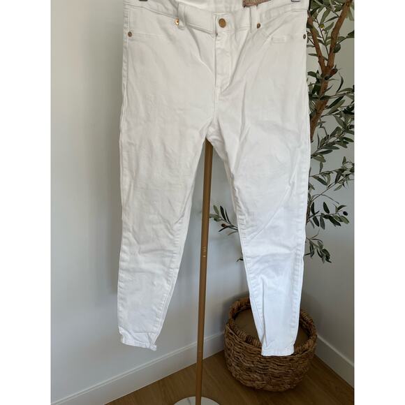 BlankNYC The White Mercer Skinny Jeans - Picture 4 of 10